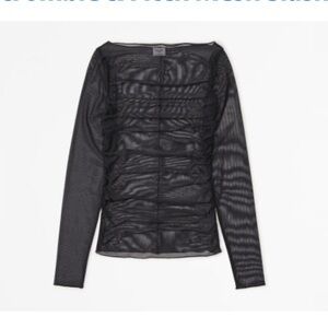 Long-Sleeve Tuckable
Mesh Slash Top